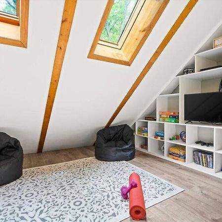 The Gingerbread House: 4 Bedroom Chalet, W/ Sunroom/Deck, Sleeps 12, Modern Amenities McGaheysville Ngoại thất bức ảnh