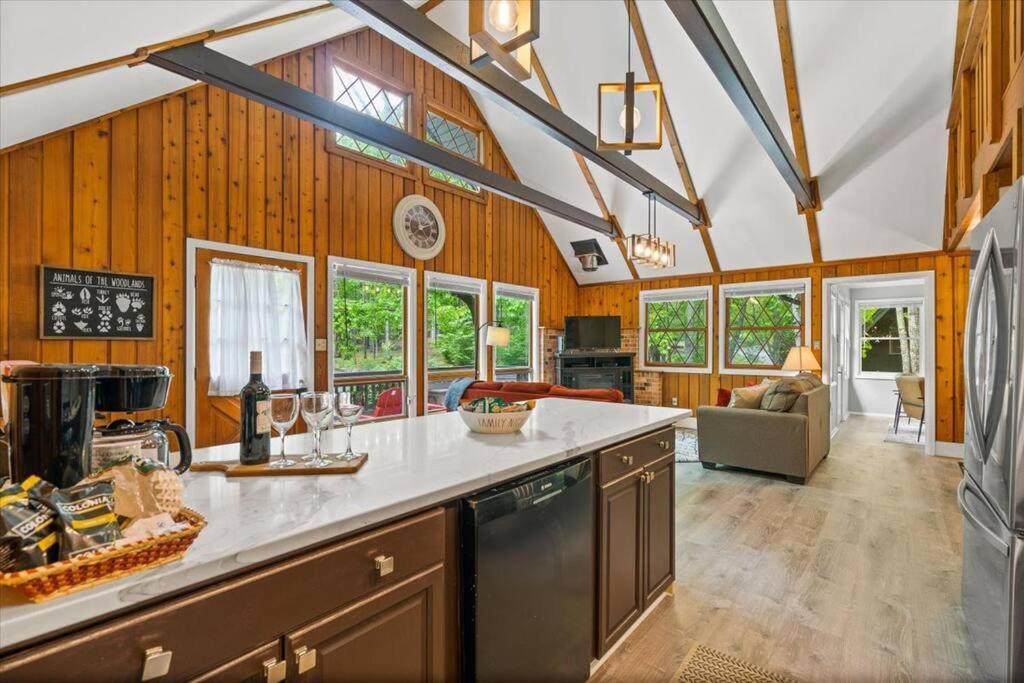 The Gingerbread House: 4 Bedroom Chalet, W/ Sunroom/Deck, Sleeps 12, Modern Amenities McGaheysville Ngoại thất bức ảnh