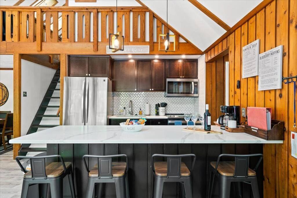 The Gingerbread House: 4 Bedroom Chalet, W/ Sunroom/Deck, Sleeps 12, Modern Amenities McGaheysville Ngoại thất bức ảnh