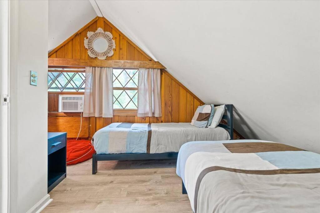 The Gingerbread House: 4 Bedroom Chalet, W/ Sunroom/Deck, Sleeps 12, Modern Amenities McGaheysville Ngoại thất bức ảnh