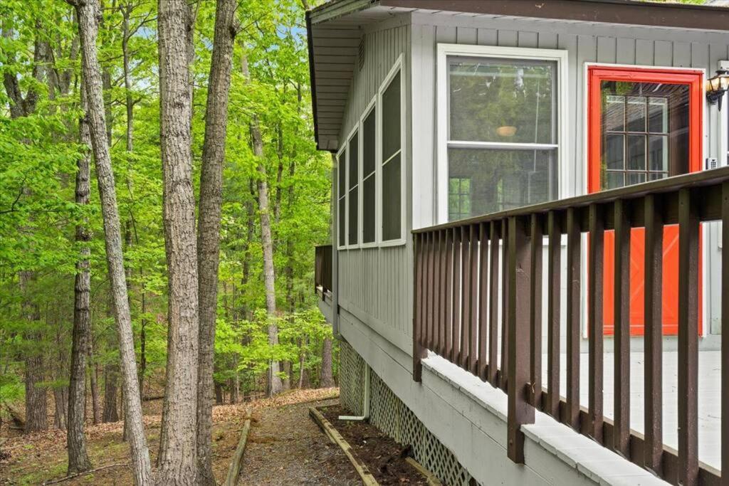 The Gingerbread House: 4 Bedroom Chalet, W/ Sunroom/Deck, Sleeps 12, Modern Amenities McGaheysville Ngoại thất bức ảnh