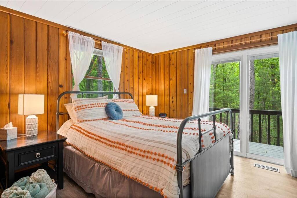 The Gingerbread House: 4 Bedroom Chalet, W/ Sunroom/Deck, Sleeps 12, Modern Amenities McGaheysville Ngoại thất bức ảnh