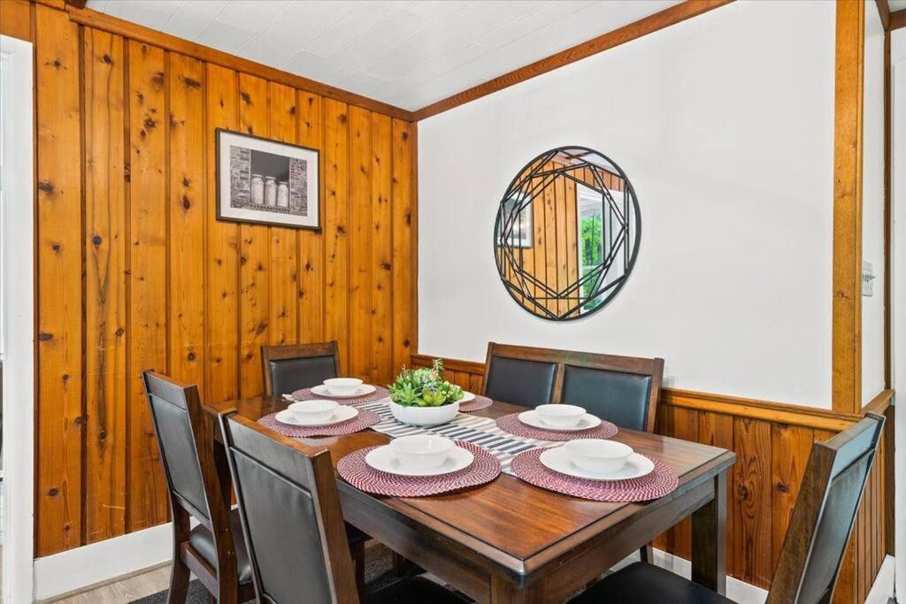 The Gingerbread House: 4 Bedroom Chalet, W/ Sunroom/Deck, Sleeps 12, Modern Amenities McGaheysville Ngoại thất bức ảnh