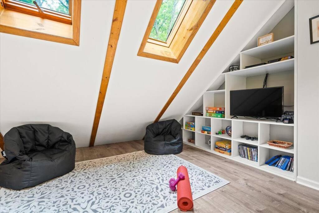 The Gingerbread House: 4 Bedroom Chalet, W/ Sunroom/Deck, Sleeps 12, Modern Amenities McGaheysville Ngoại thất bức ảnh